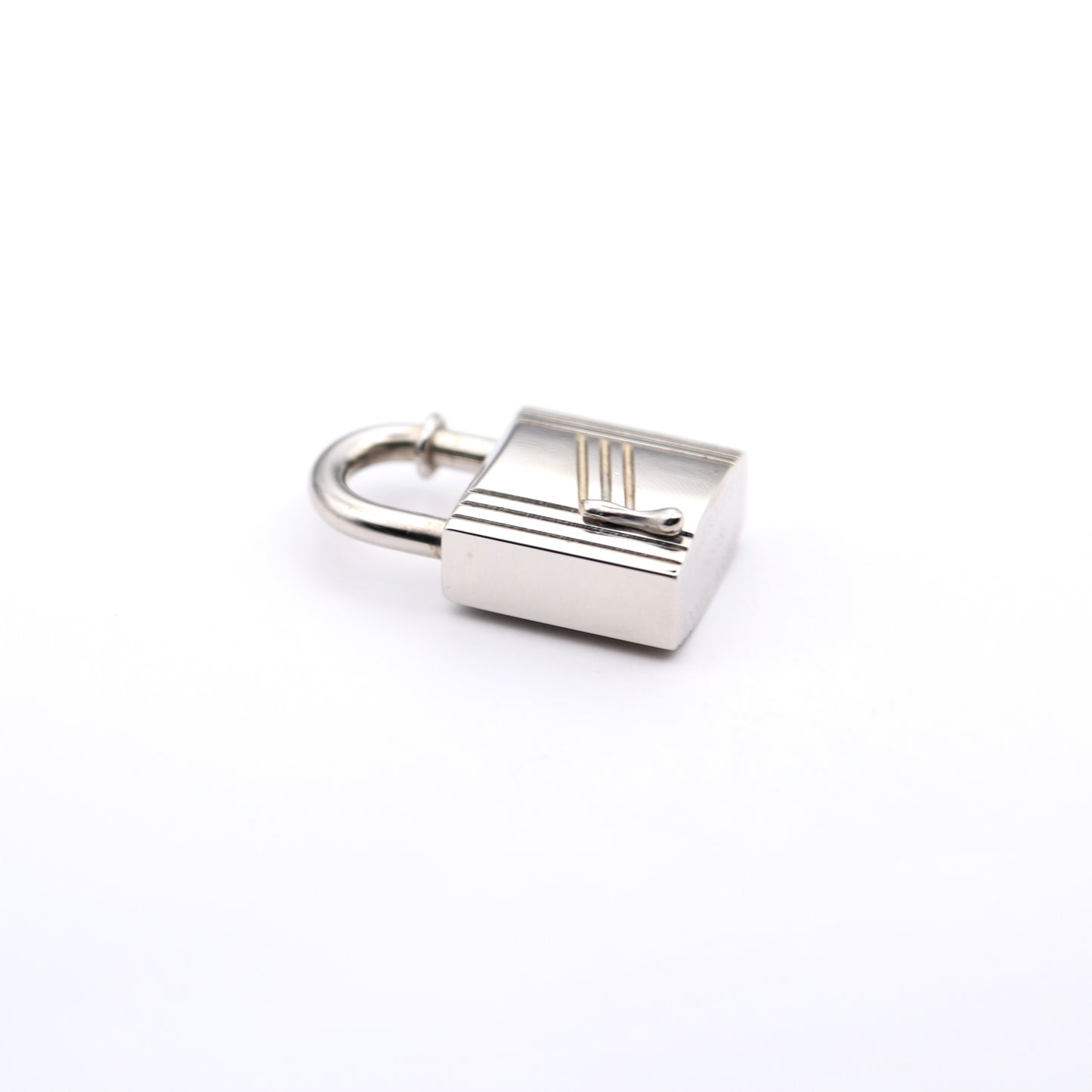 Hermes 1998 Limited Cadena Annee Aebre  Padlock Palladium Plated,left side view 