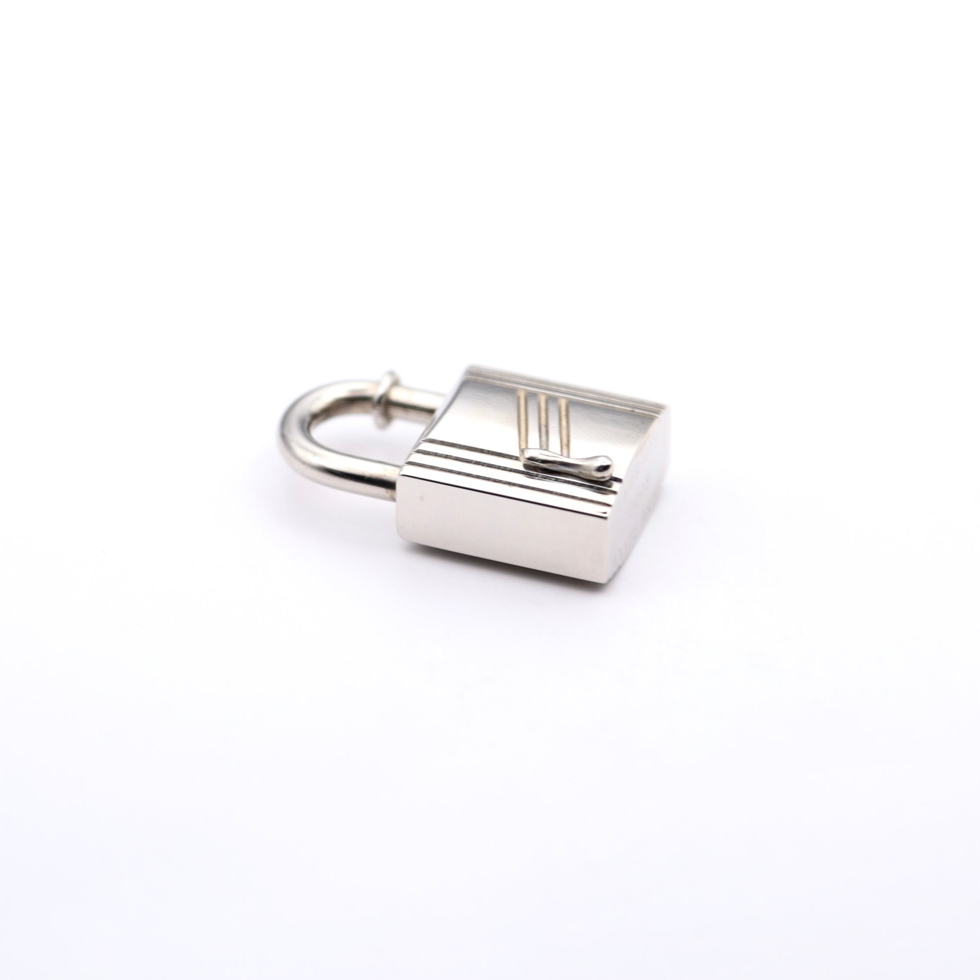 Hermes 1998 Limited Cadena Annee Aebre  Padlock Palladium Plated,left side view 
